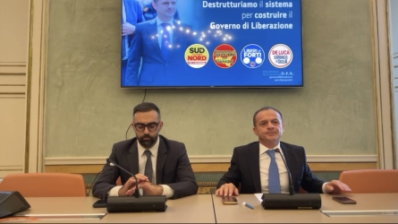 https://www.tp24.it/immagini_articoli/07-10-2026/schifani-non-si-dimette-per-ora-minardo-decideremo-con-tajani-de-luca-il-re-solo-250.jpg
