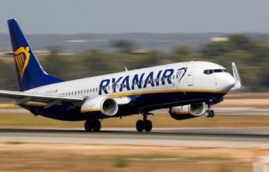 https://www.tp24.it/immagini_articoli/07-10-2026/trapani-roma-oltre-quattro-ore-di-ritardo-per-il-volo-ryanair-250.jpg