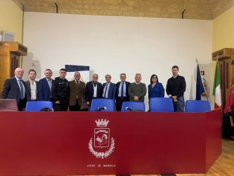 https://www.tp24.it/immagini_articoli/07-11-2025/a-marsala-il-seminario-oltre-l-algoritmo-lavorare-e-studiare-nell-era-dell-ia-250.jpg