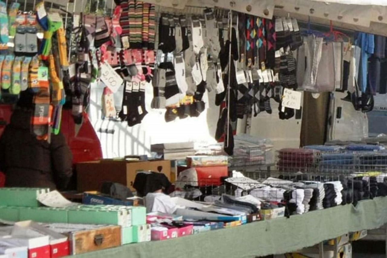 https://www.tp24.it/immagini_articoli/07-12-2025/1765132007-0-mercato-di-piazzale-ilio-aperto-anche-tre-domeniche-di-dicembre.jpg