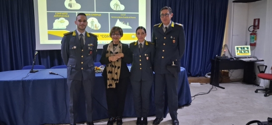 https://www.tp24.it/immagini_articoli/07-12-2025/castelvetrano-la-guardia-di-finanza-incontra-gli-studenti-del-pardo-250.jpg
