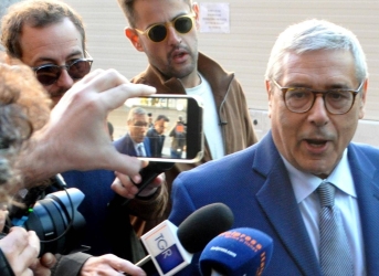https://www.tp24.it/immagini_articoli/08-05-2026/sanita-e-corruzione-cuffaro-chiede-il-patteggiamento-a-tre-anni-250.jpg