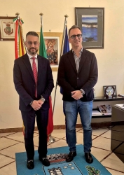https://www.tp24.it/immagini_articoli/08-05-2026/valderice-il-sindaco-stabile-incontra-il-responsabile-di-unicredit-nel-trapanese-250.jpg