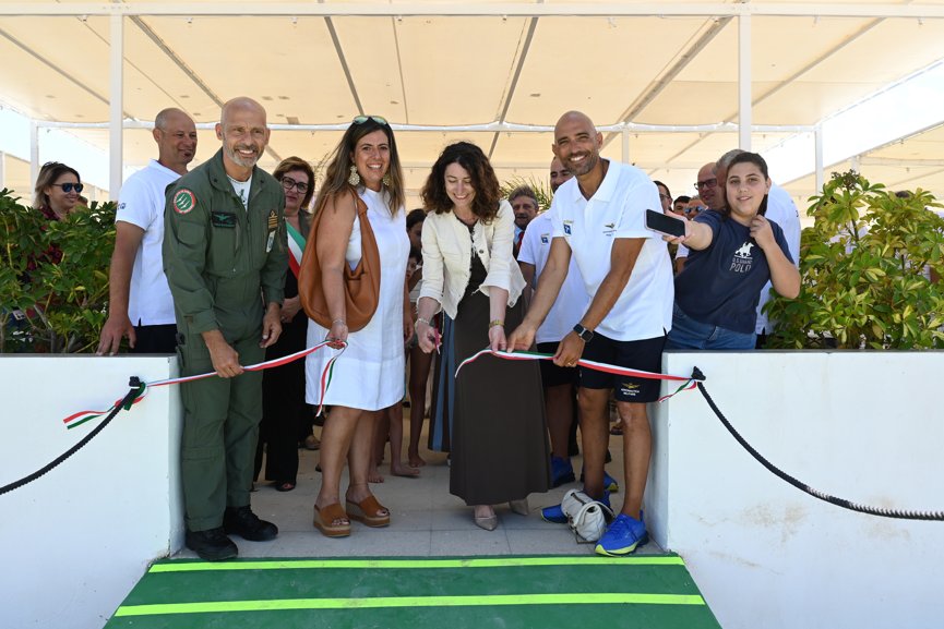 https://www.tp24.it/immagini_articoli/08-06-2026/1780913594-0-37-stormo-riapre-il-lido-azzurro-con-la-quarta-edizione-di-lido-senza-barriere.jpg