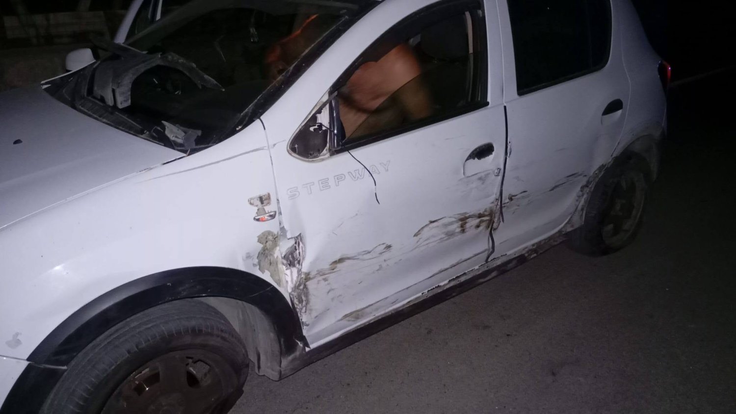 https://www.tp24.it/immagini_articoli/08-06-2026/1780928839-0-santa-ninfa-provoca-un-incidente-con-danni-e-feriti-sulla-sp119-e-fugge-via.jpg