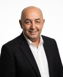 https://www.tp24.it/immagini_articoli/08-06-2026/l-ultimo-saluto-a-nino-cusenza-i-funerali-in-diretta-streaming-250.jpg