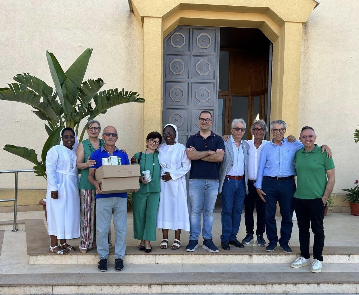 https://www.tp24.it/immagini_articoli/08-07-2026/1783526104-0-marsala-il-rotary-dona-108-confezioni-di-latte-in-polvere-a-famiglie-fragili.jpg
