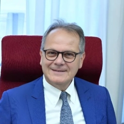 https://www.tp24.it/immagini_articoli/08-07-2026/ars-maggioranza-appesa-a-un-filo-e-spunta-il-nome-di-romano-per-il-dopo-schifani-250.jpg