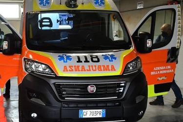 https://www.tp24.it/immagini_articoli/08-08-2026/gibellina-violenza-all-alba-fuori-da-un-locale-due-giovani-feriti-250.jpg