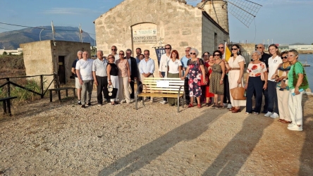https://www.tp24.it/immagini_articoli/08-08-2026/trapani-alle-saline-arriva-la-panchina-dell-armonia-un-invito-a-fermarsi-e-guardare-250.jpg
