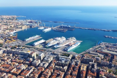 https://www.tp24.it/immagini_articoli/08-09-2026/25enne-muore-nascosto-in-auto-sul-traghetto-tunisi-palermo-fermata-una-donna-250.jpg