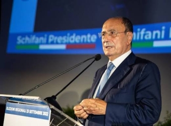 https://www.tp24.it/immagini_articoli/08-10-2026/alla-fine-schifani-non-si-e-dimesso-250.jpg