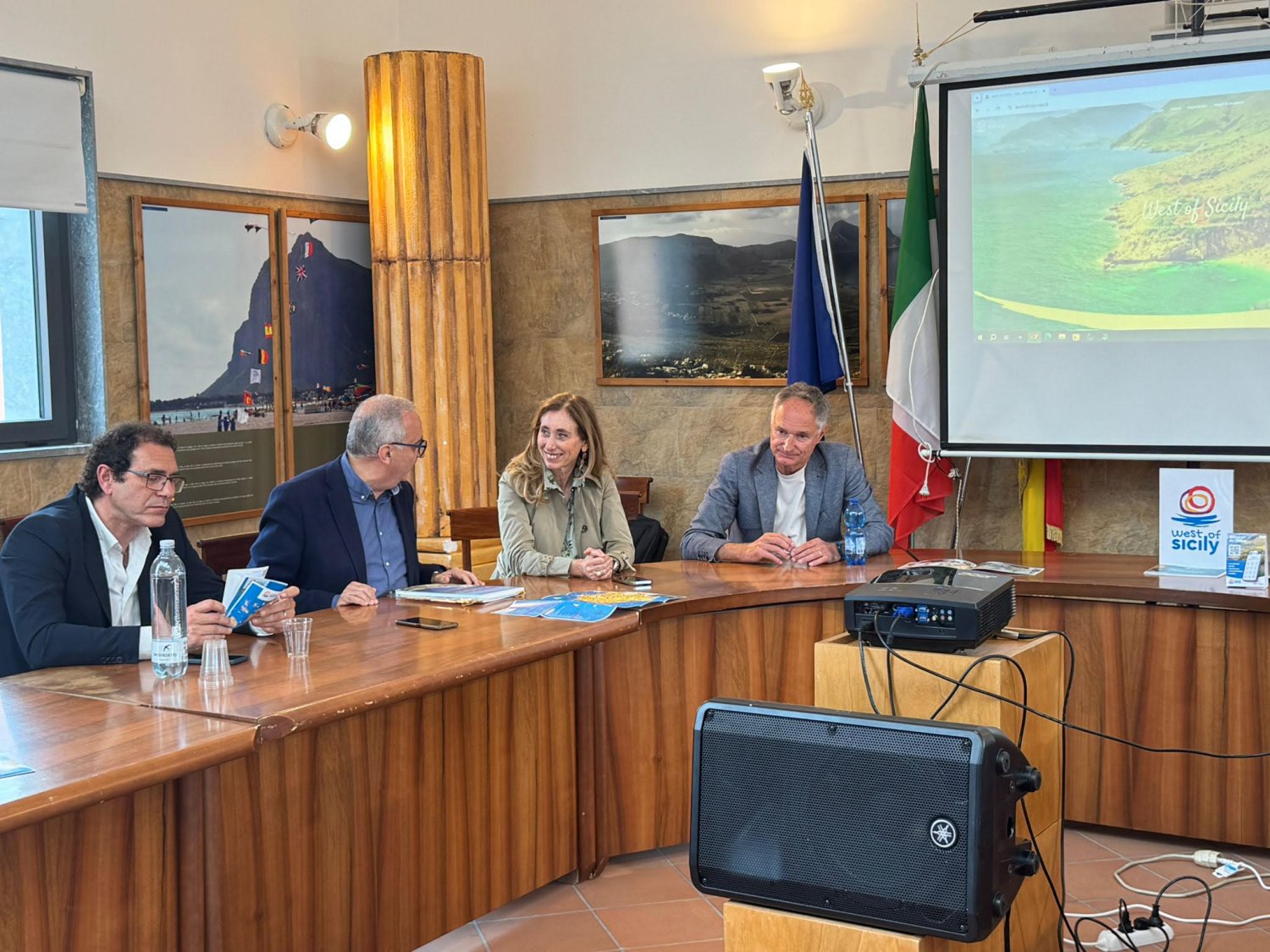 https://www.tp24.it/immagini_articoli/09-05-2026/1778335374-0-turismo-tre-giorni-di-confronto-con-amministrazioni-e-operatori-in-provincia-di-trapani.jpg