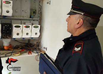 https://www.tp24.it/immagini_articoli/09-05-2026/furti-di-energia-elettrica-nel-trapanese-15-arresti-e-24-denunce-dall-inizio-dell-anno-250.jpg
