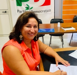 https://www.tp24.it/immagini_articoli/09-05-2026/nuove-tensioni-nel-pd-marsalese-linda-licari-assessora-ma-no-alla-guida-del-partito-250.jpg