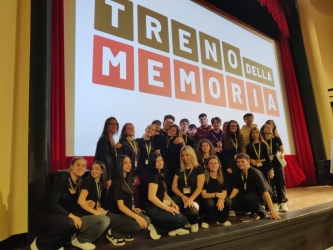 https://www.tp24.it/immagini_articoli/09-05-2026/treno-della-memoria-2026-con-coraggio-continuiamo-ad-essere-trafficanti-di-sogni-250.jpg