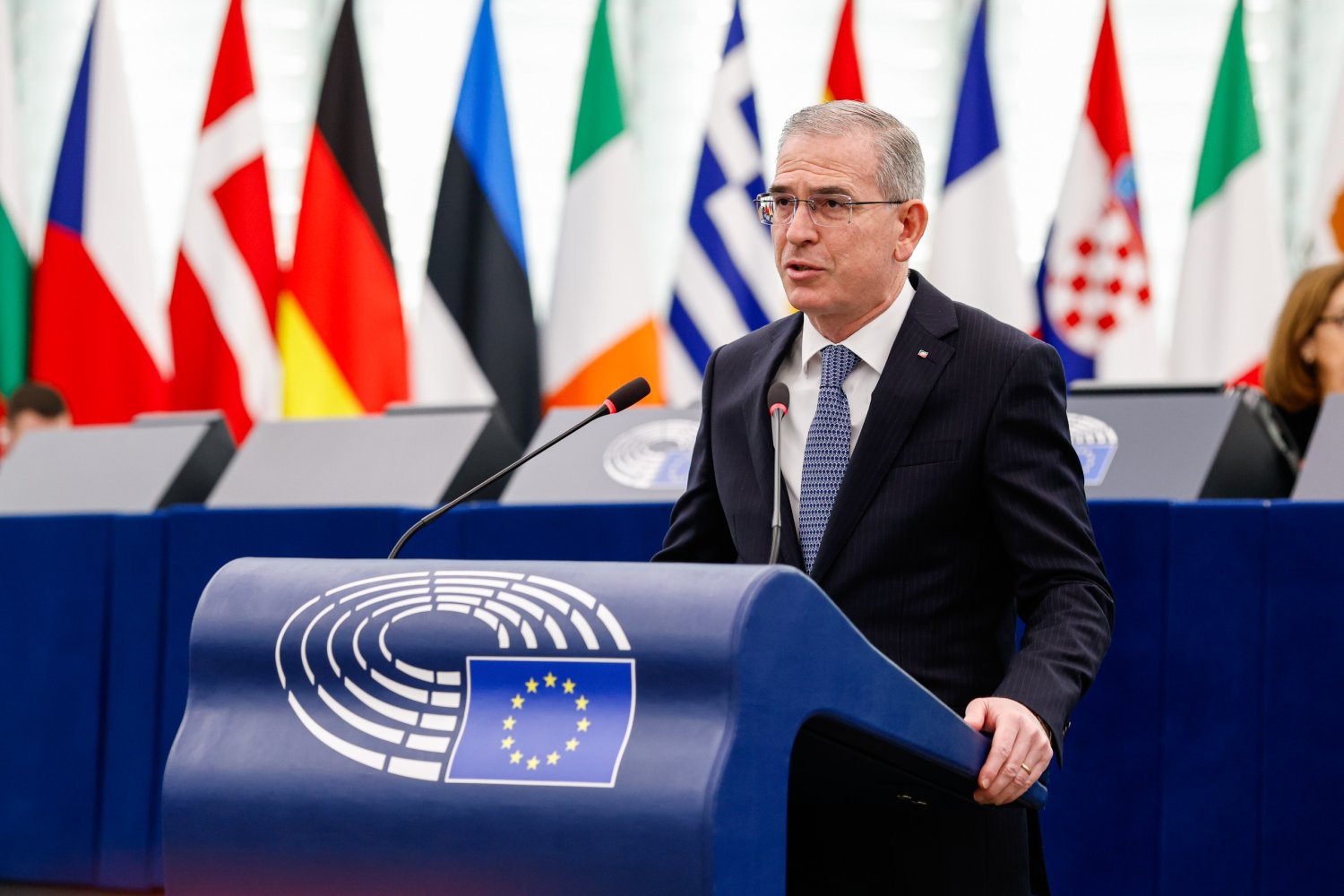 https://www.tp24.it/immagini_articoli/09-06-2026/1780959581-0-trasporti-marittimi-falcone-porta-a-bruxelles-il-caso-dei-rincari-per-sicilia-e-sardegna.jpg