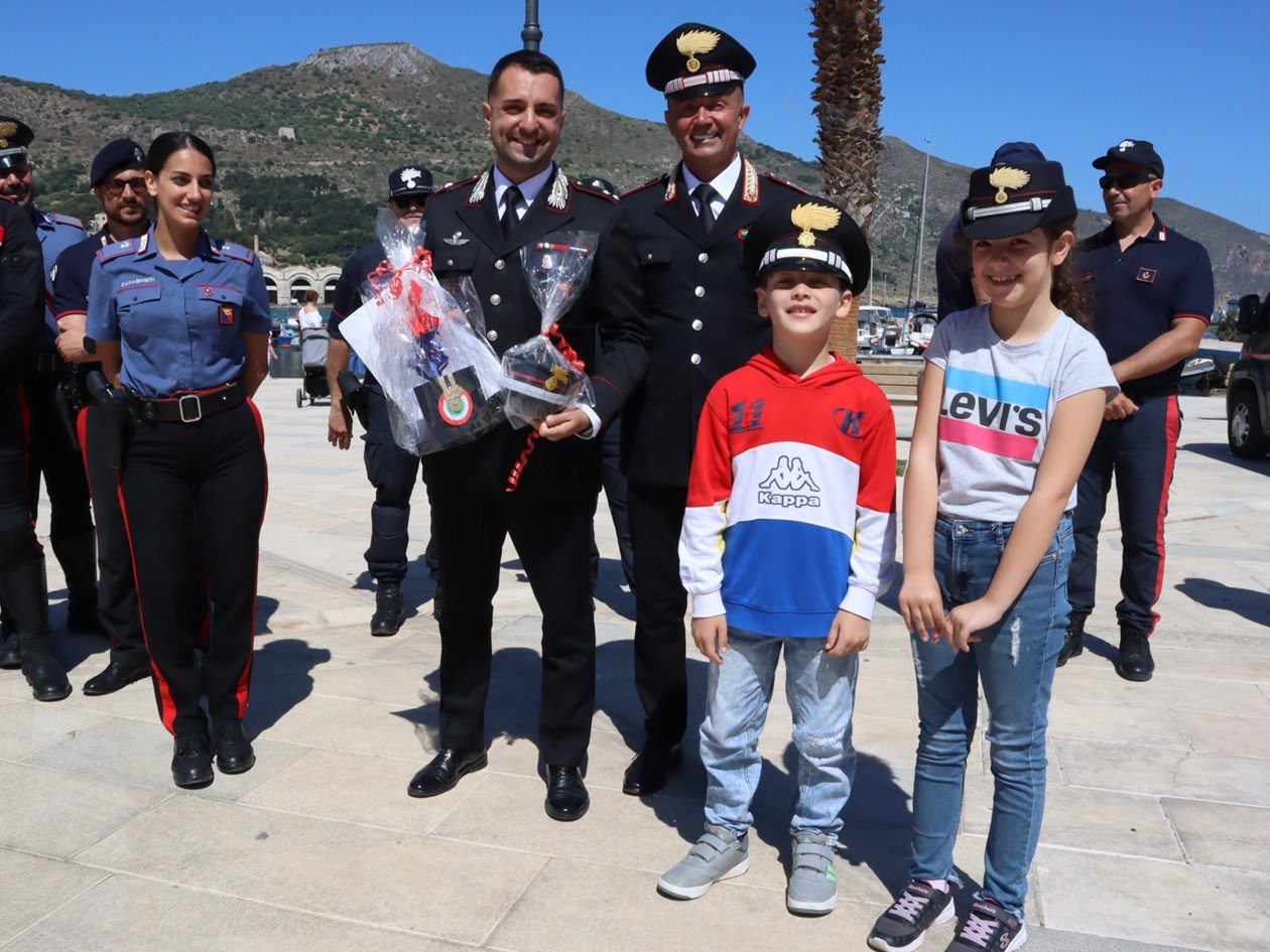 https://www.tp24.it/immagini_articoli/09-06-2026/1780984906-0-un-giorno-da-carabiniere-con-i-bambini-di-favignana.jpg