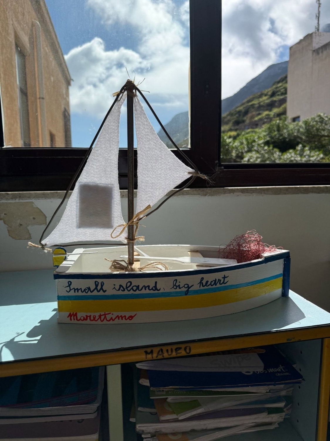 https://www.tp24.it/immagini_articoli/09-06-2026/1780996676-0-i-bambini-di-marettimo-ricevono-una-lettera-da-papa-leone.jpg