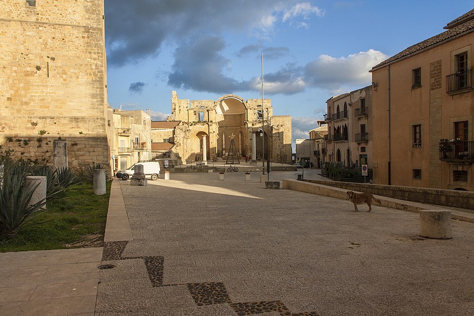 https://www.tp24.it/immagini_articoli/09-07-2026/1783632733-0-salemi-il-comune-la-scia-e-il-sacro-culto-della-burocrazia.jpg