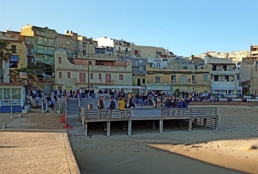 https://www.tp24.it/immagini_articoli/09-07-2026/a-castelvetrano-torna-il-balletto-della-movida-l-estate-tra-divieti-e-passi-indietro-250.jpg