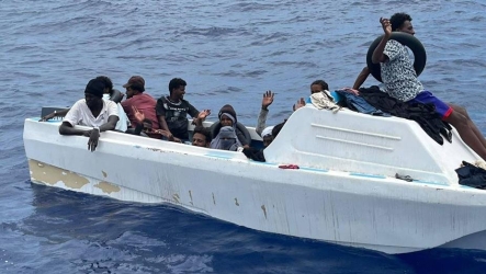 https://www.tp24.it/immagini_articoli/09-07-2026/acireale-i-pescatori-che-hanno-fermato-la-pesca-per-salvare-sedici-naufraghi-250.jpg