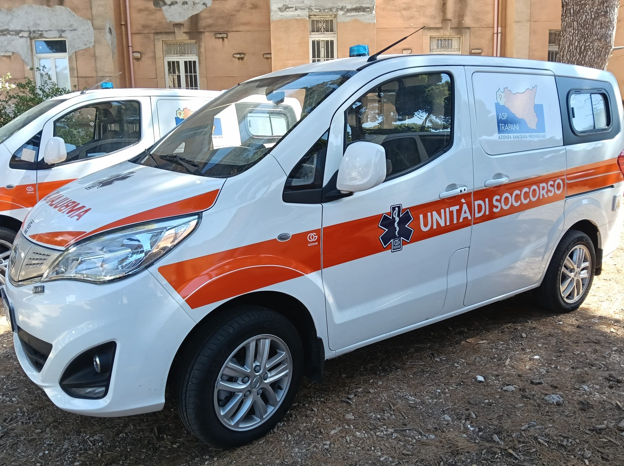 https://www.tp24.it/immagini_articoli/09-08-2025/1754696672-0-l-asp-di-trapani-lancia-il-progetto-isole-green-con-le-mini-ambulanze-elettriche.jpg