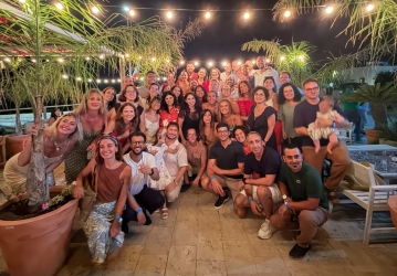 https://www.tp24.it/immagini_articoli/09-08-2026/marsala-vent-anni-dopo-il-diploma-si-ritrovano-tutte-le-quinte-del-liceo-scientifico-250.jpg