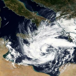 https://www.tp24.it/immagini_articoli/09-09-2026/il-mediterraneo-e-bollente-fino-a-30-gradi-e-torna-lo-spettro-dei-medicane-250.jpg