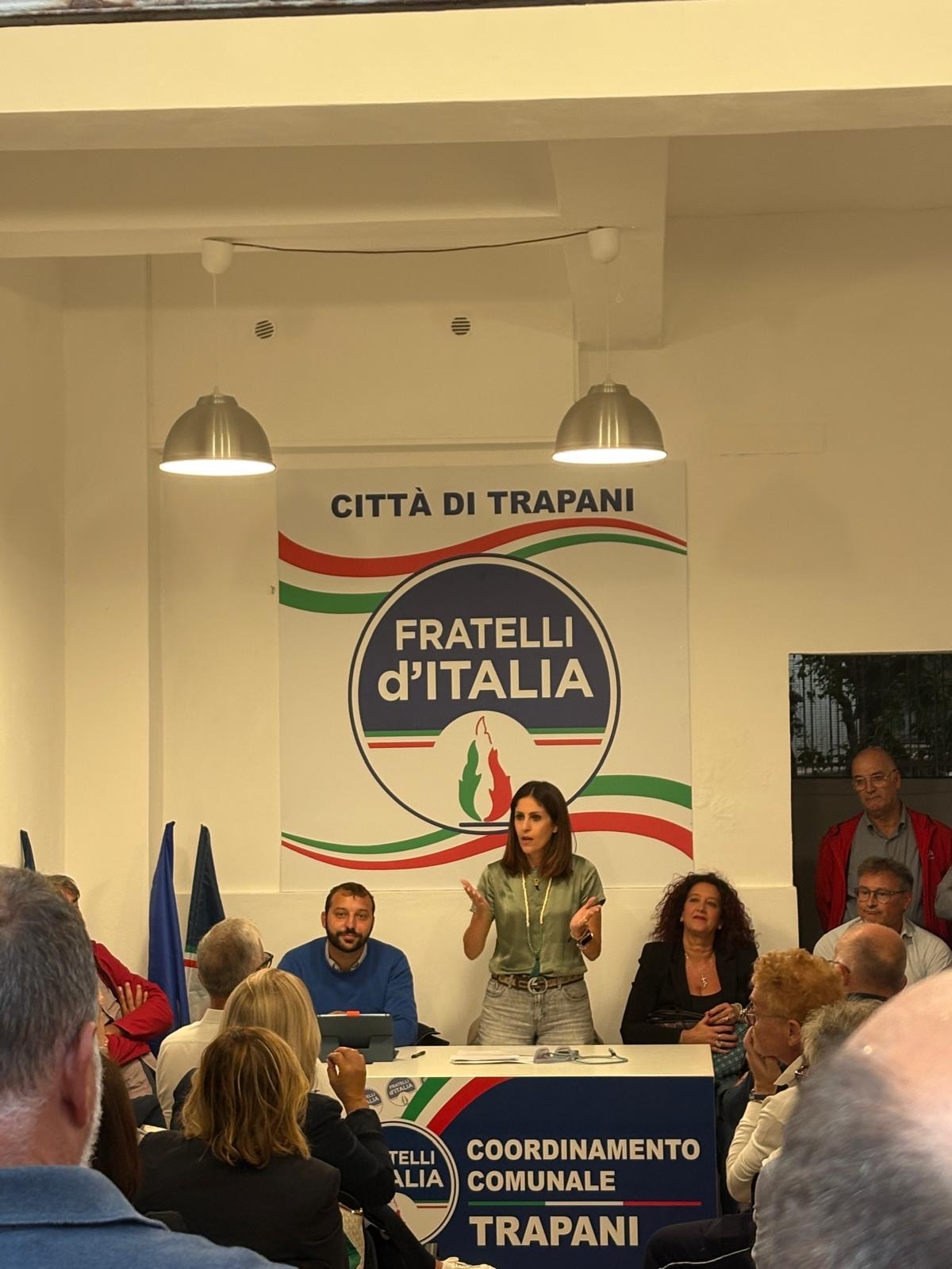 https://www.tp24.it/immagini_articoli/09-10-2025/1760018030-0-trapani-fratelli-d-italia-chiama-a-raccolta-sul-caso-asacom-i-soldi-ci-sono.jpg