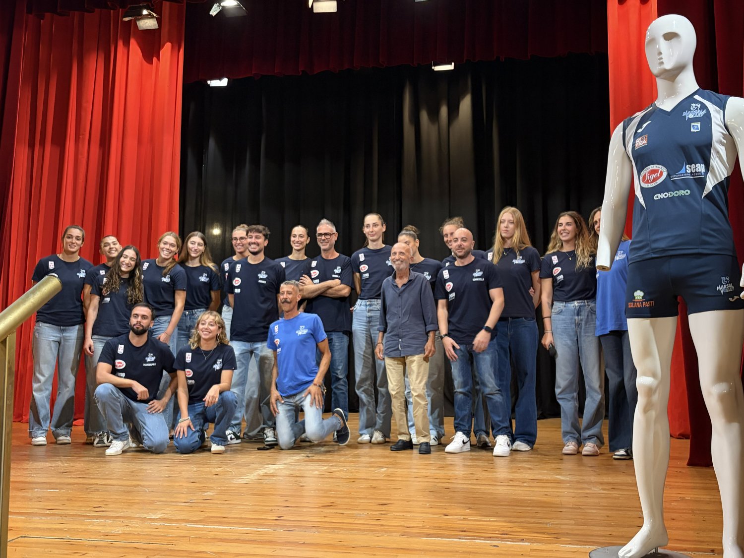 https://www.tp24.it/immagini_articoli/09-10-2026/1791568389-0-marsala-volley-la-nuova-squadra-si-presenta-alla-citta-passione-e-sfida-dell-insularita.jpg