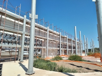 https://www.tp24.it/immagini_articoli/09-10-2026/marsala-il-teatro-a-mare-di-salinella-e-nato-male-il-cantiere-e-fermo-costera-di-piu-e-si-attende-la-variante-250.jpg