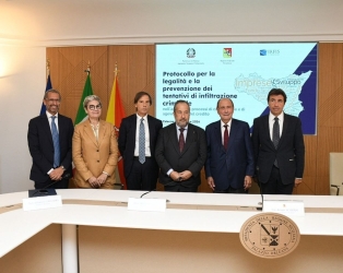 https://www.tp24.it/immagini_articoli/09-10-2026/sicilia-fondi-pubblici-e-rischio-mafia-controlli-piu-severi-250.jpg