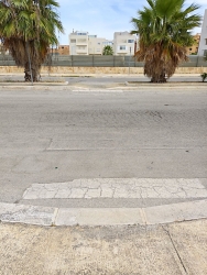 https://www.tp24.it/immagini_articoli/10-06-2026/a-trapani-l-autobus-non-passa-la-bici-da-fastidio-e-le-strisce-pedonali-spariscono-caos-mobilita-250.jpg