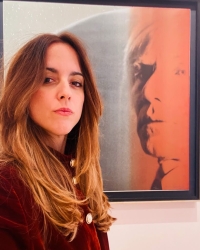 https://www.tp24.it/immagini_articoli/10-07-2026/da-trapani-a-new-york-la-scelta-di-carla-ricevuto-solo-gli-alberi-hanno-radici-250.jpg