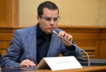 https://www.tp24.it/immagini_articoli/10-07-2026/minacce-contro-l-animalista-enrico-rizzi-quattro-persone-a-processo-250.jpg