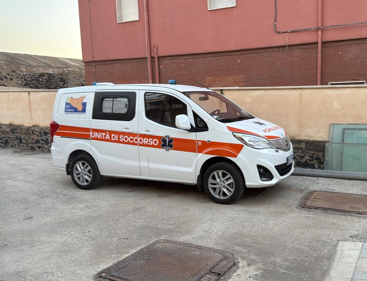 https://www.tp24.it/immagini_articoli/10-08-2025/1754817128-0-consegnata-a-pantelleria-la-quarta-ambulanza-elettrica-del-progetto-isole-green.jpg