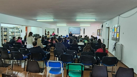 https://www.tp24.it/immagini_articoli/10-11-2025/alcamo-la-polizia-di-stato-parla-di-bullismo-e-cyberbullismo-con-gli-studenti-250.jpg