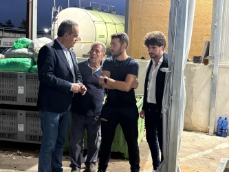 https://www.tp24.it/immagini_articoli/10-11-2025/marsala-il-sindaco-grillo-scopre-l-olio-e-rilancia-le-de-co-ha-perso-tre-anni-250.jpg