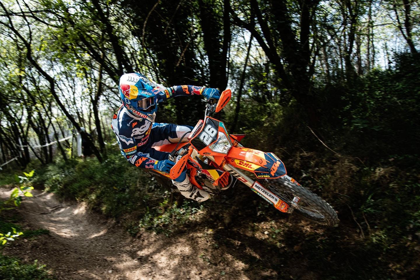 https://www.tp24.it/immagini_articoli/11-04-2026/1775867210-0-endurogp-a-custonaci-garcia-subito-davanti-distacchi-minimi-nella-super-test.jpg