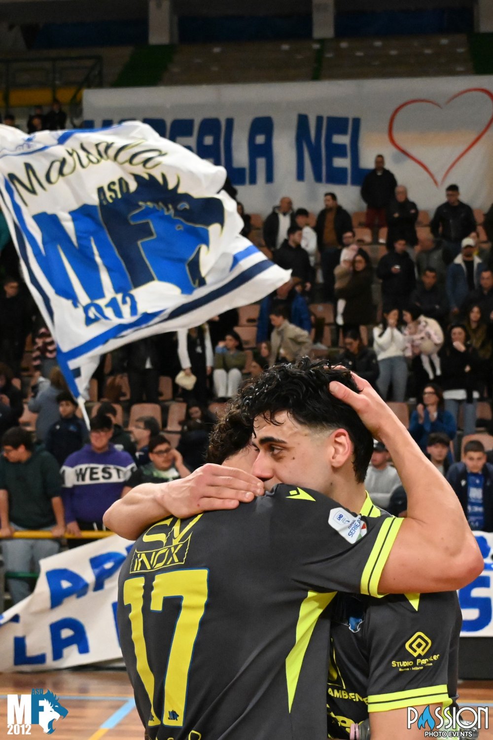 https://www.tp24.it/immagini_articoli/11-04-2026/1775896064-0-calcio-a-5-e-tempo-di-play-off-con-il-derby-futsal-mazara-vs-marsala-futsal.jpg
