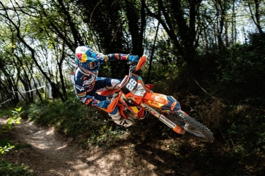 https://www.tp24.it/immagini_articoli/11-04-2026/endurogp-a-custonaci-garcia-subito-davanti-distacchi-minimi-nella-super-test-250.jpg