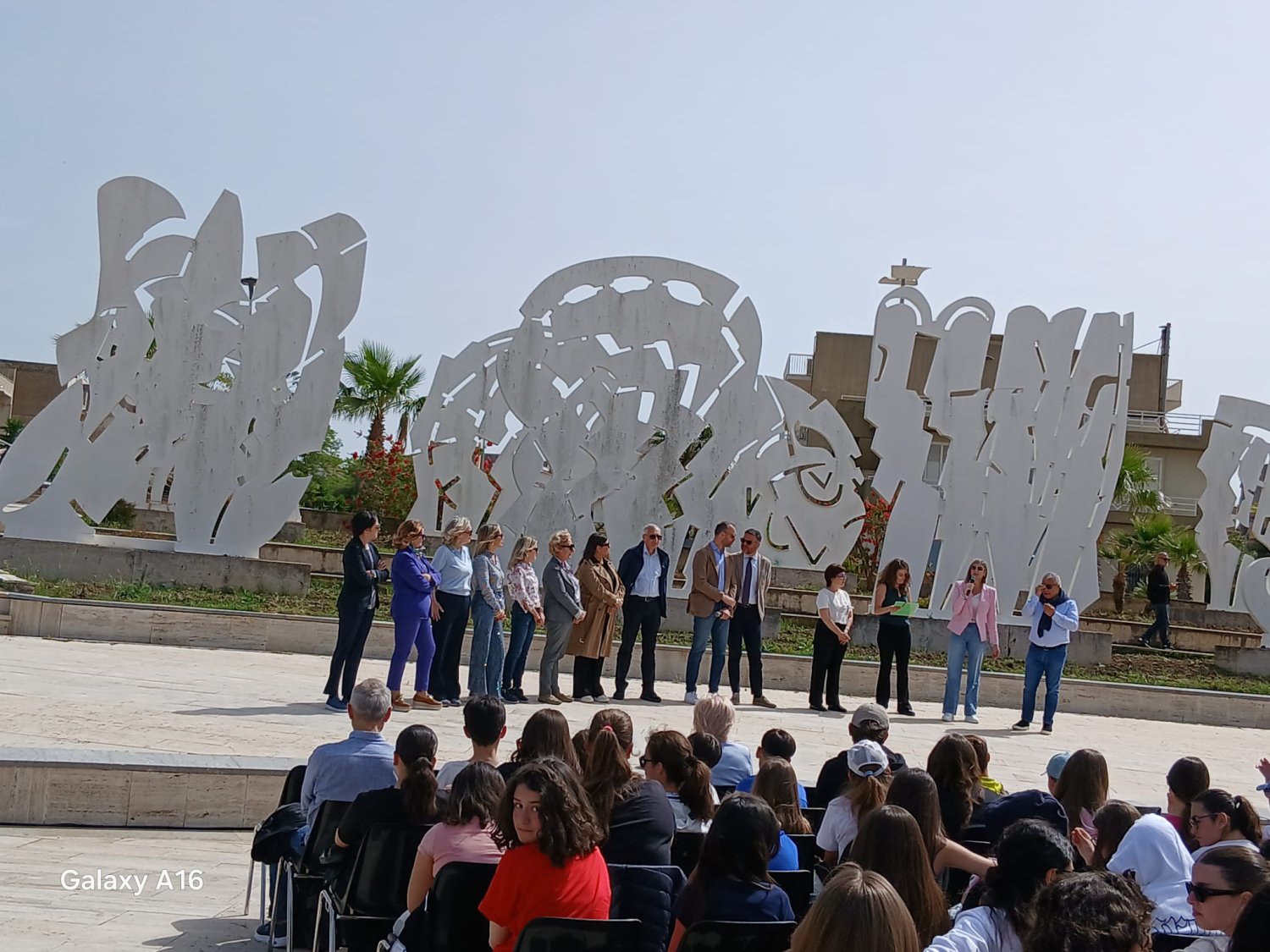 https://www.tp24.it/immagini_articoli/11-05-2026/1778485590-0-a-gibellina-1500-studenti-in-piazza-contro-le-dipendenze-con-il-progetto-lab-school.jpg