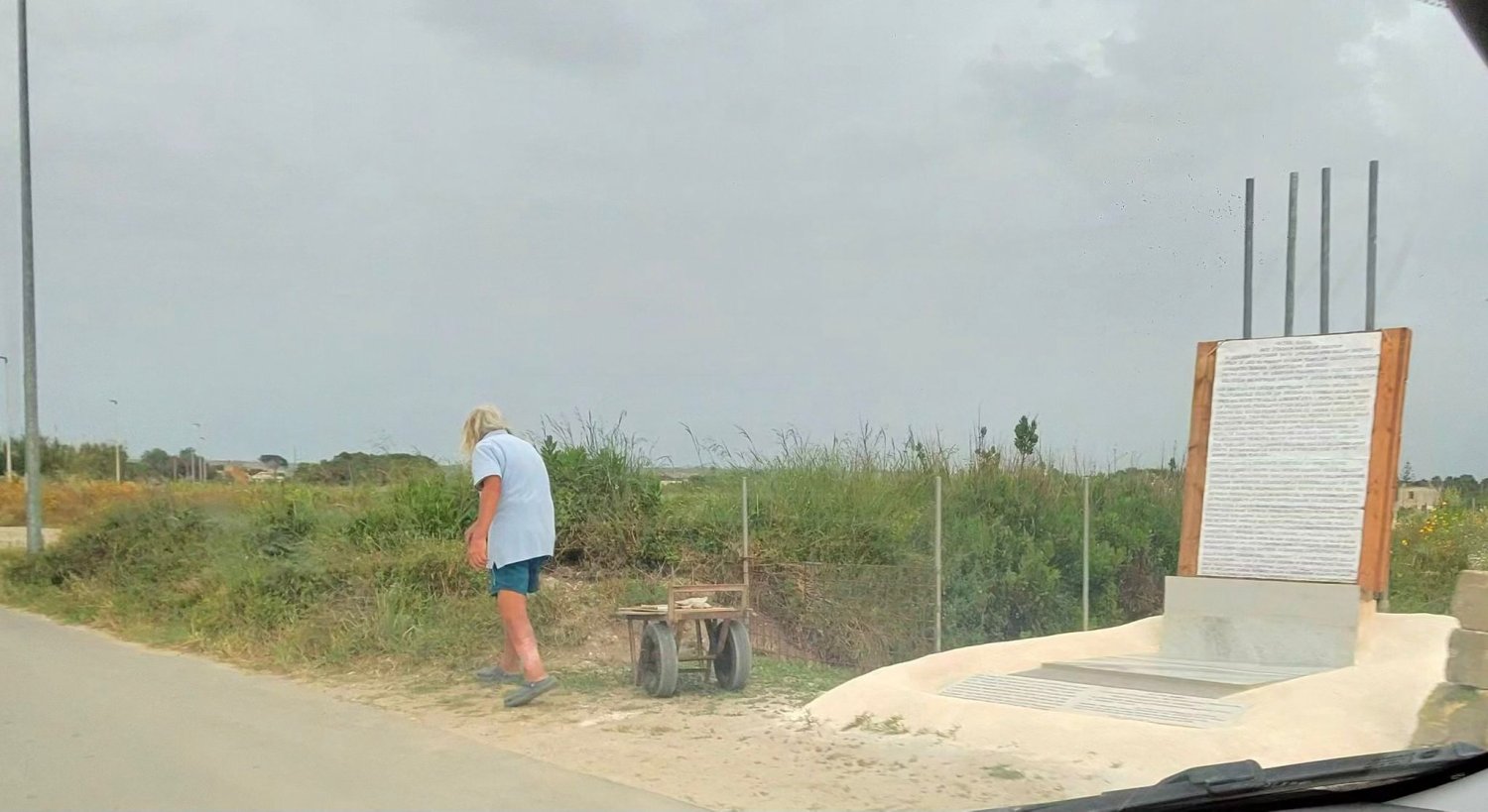 https://www.tp24.it/immagini_articoli/11-05-2026/1778492082-0-marsala-aumentano-le-lapidi-mistiche-nello-stagnone-il-caso-dell-altare-rurale-si-allarga.jpg