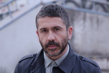 https://www.tp24.it/immagini_articoli/11-05-2026/minacce-da-clan-e-ultras-assegnata-la-scorta-al-giornalista-nello-trocchia-250.jpg