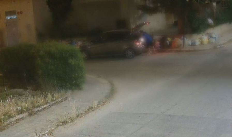 https://www.tp24.it/immagini_articoli/11-06-2025/1749656446-0-mazara-incivili-creano-una-micro-discarica-in-via-potenza-beccati-dalle-telecamere.jpg