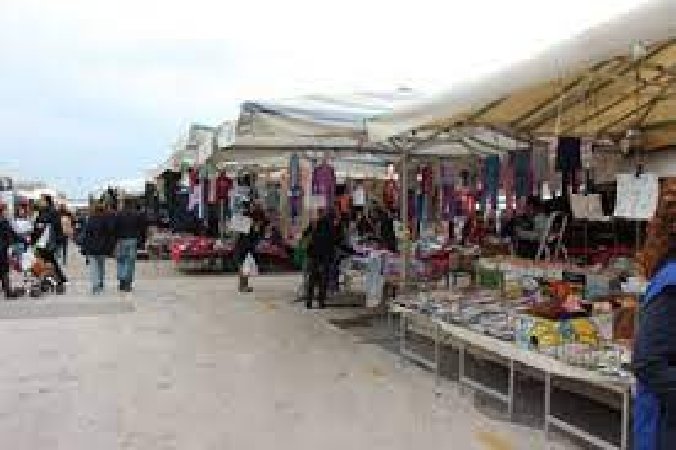 https://www.tp24.it/immagini_articoli/11-06-2026/1781136116-0-sicilia-in-calo-gli-ambulanti-quasi-900-operatori-in-un-anno-a-trapani-meno-78.jpg