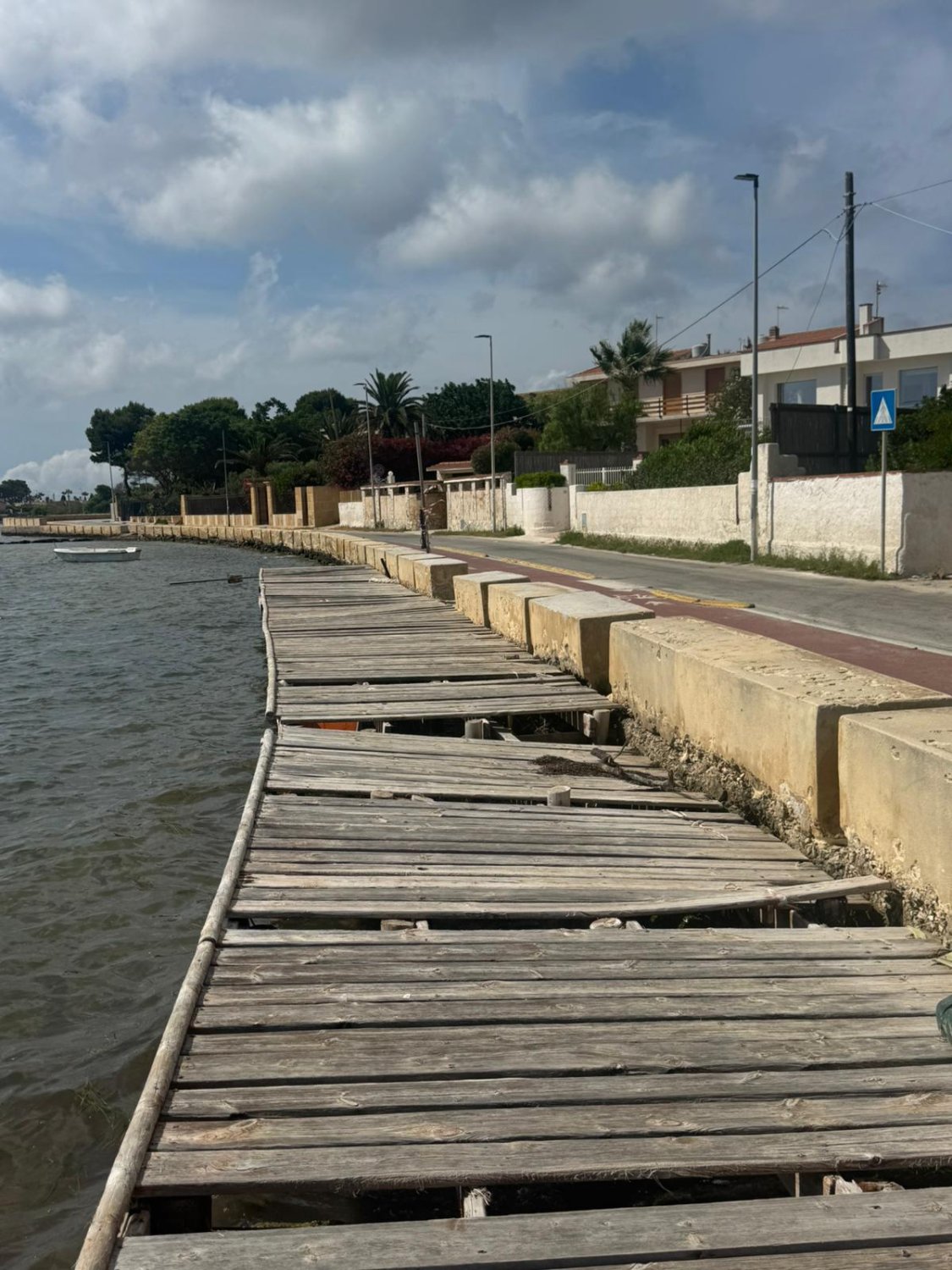 https://www.tp24.it/immagini_articoli/11-06-2026/1781191035-0-marsala-il-solarium-dello-stagnone-divelto-sporco-e-pericoloso-per-i-bagnanti.jpg