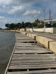 https://www.tp24.it/immagini_articoli/11-06-2026/marsala-il-solarium-dello-stagnone-divelto-sporco-e-pericoloso-per-i-bagnanti-250.jpg
