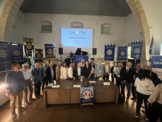 https://www.tp24.it/immagini_articoli/11-06-2026/selinunte-due-defibrillatori-donati-al-parco-il-rotary-lascia-un-segno-concreto-250.jpg